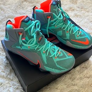 Lebron XII Hypr Trq/Blck-Mtlc Cl Gry-Hypr